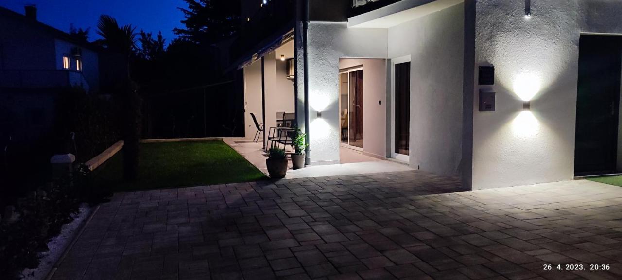 Apartment Denis Krk Town Bagian luar foto