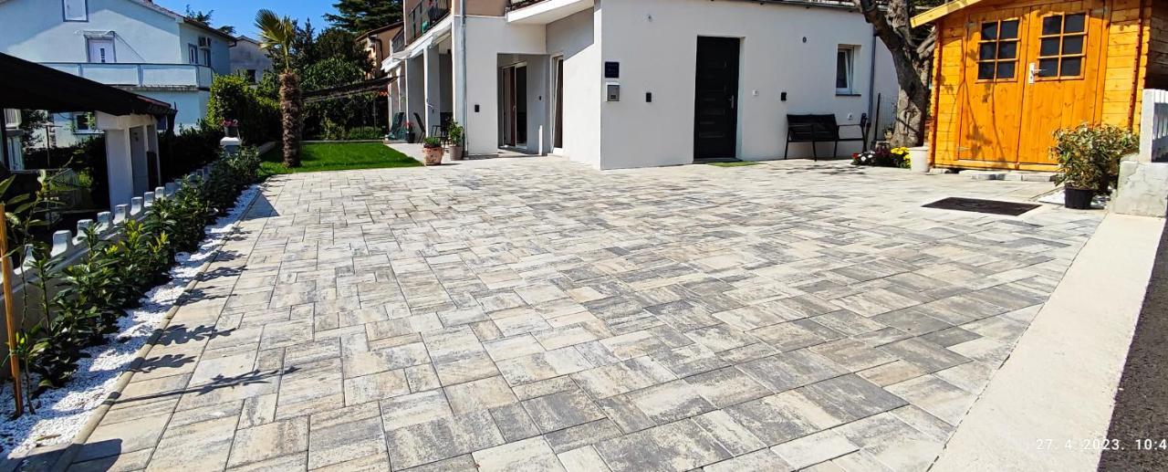 Apartment Denis Krk Town Bagian luar foto